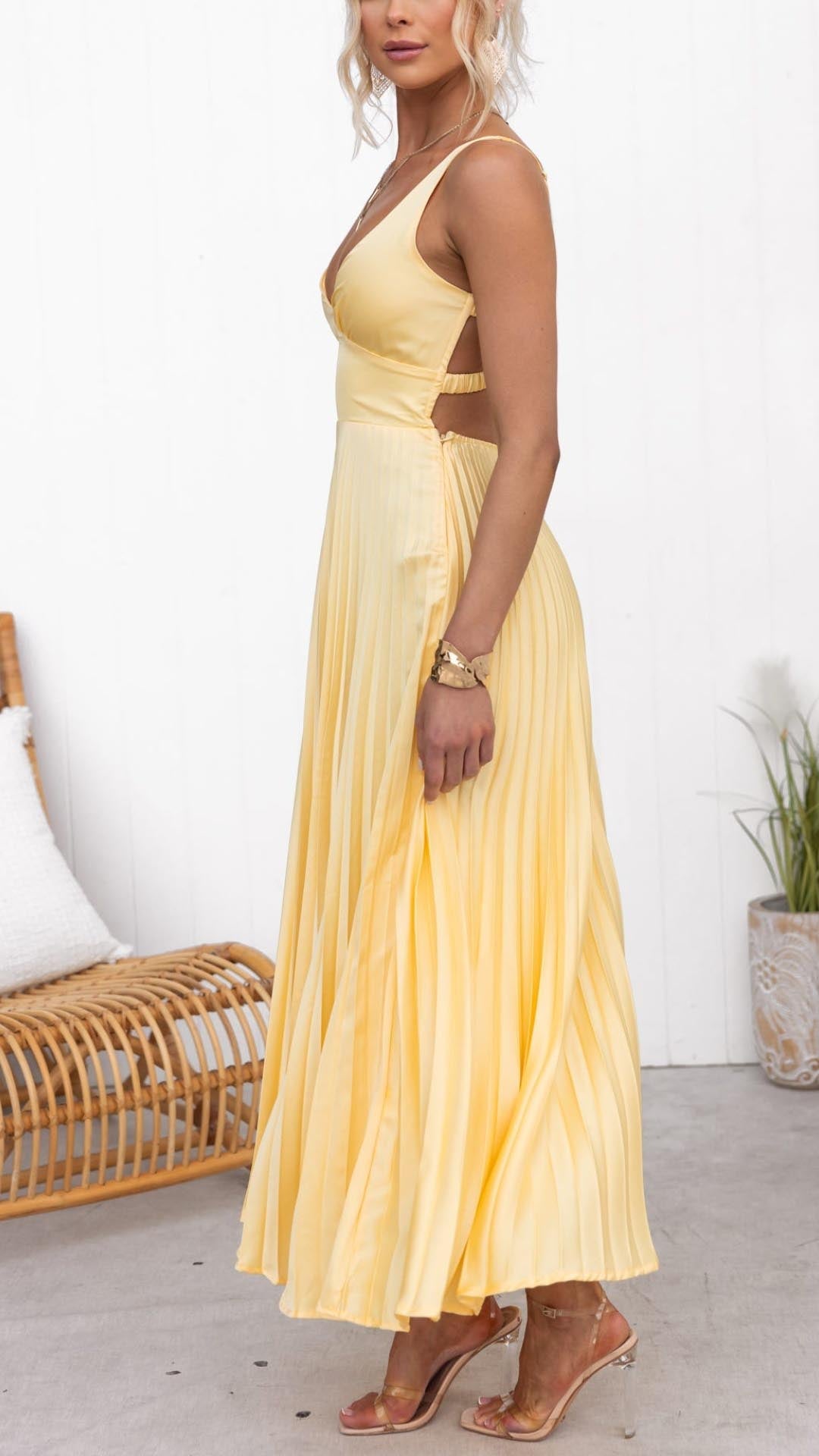 Serena™ | Ruffled Off-Shoulder Midi Dress