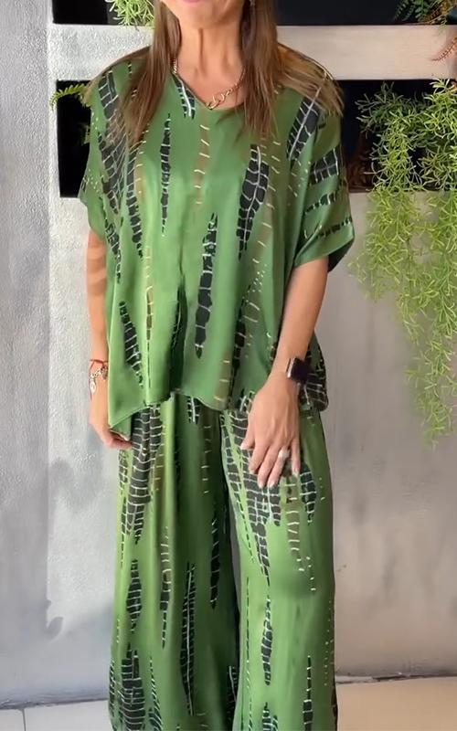 Emma - Relaxed Graphic Ensemble