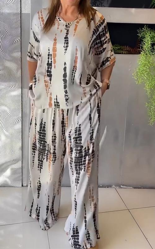 Emma - Relaxed Graphic Ensemble