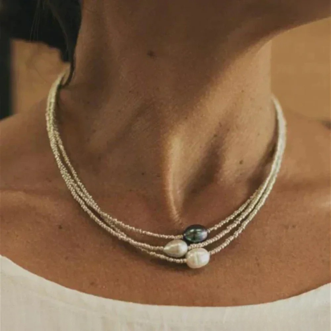 Vintage-style pearl necklace