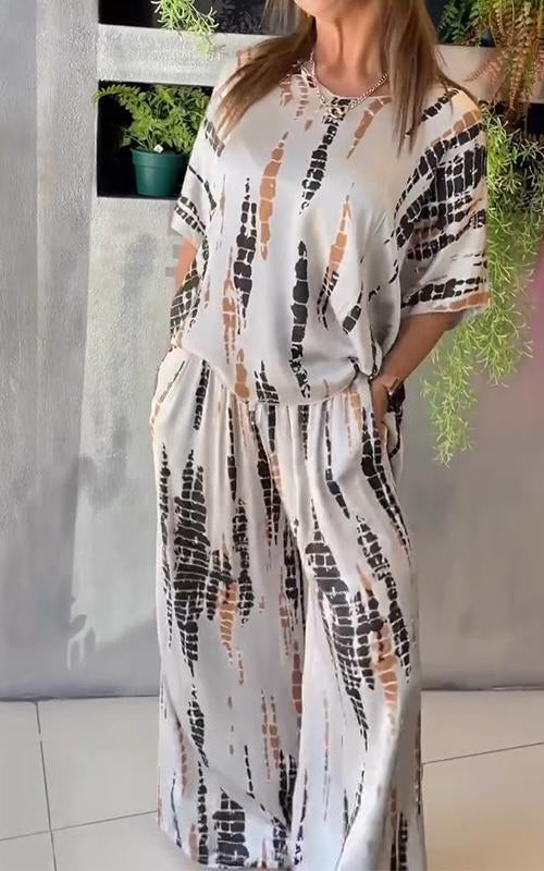 Emma - Relaxed Graphic Ensemble
