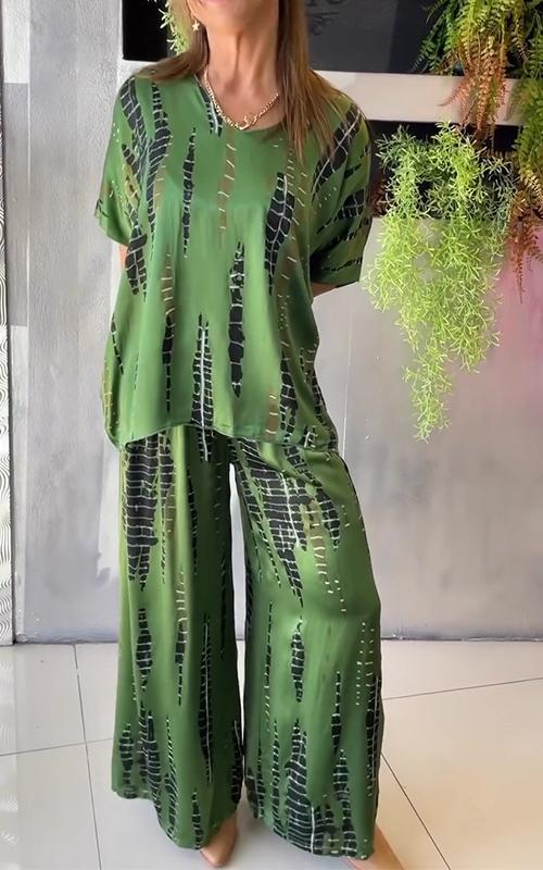 Emma - Relaxed Graphic Ensemble