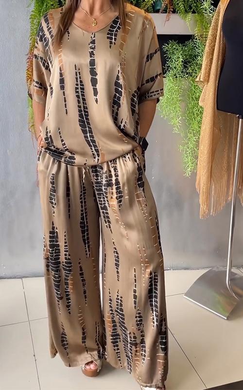 Emma - Relaxed Graphic Ensemble