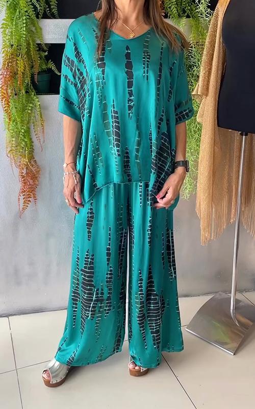 Emma - Relaxed Graphic Ensemble